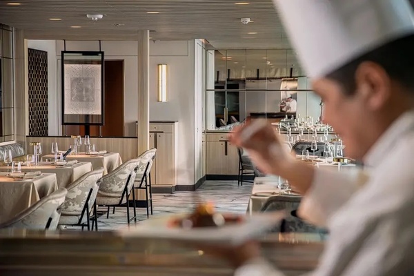 Silversea Cruises Silver Endeavour La Dame 1.jpg